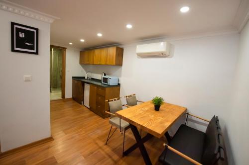 a kitchen and dining room with a wooden table and chairs at Duru Sultanahmet Apart & Suites in Istanbul