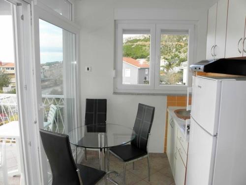 Afbeelding uit fotogalerij van Apartment in Duce with sea view, balcony, air conditioning, Wi-Fi (4166-5) in Duće
