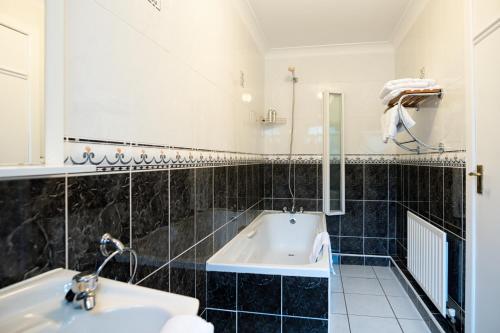 Ένα μπάνιο στο Woodside Lodge accomodation