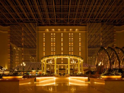 浦安市にあるグランドニッコー東京ベイ 舞浜の大きな建物のホテルです。
