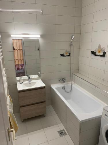 Kúpeľňa v ubytovaní Pingvin Cukrászda Apartman