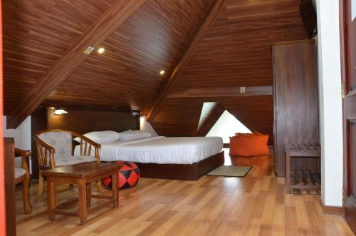 a bedroom with a bed and a wooden ceiling at Heaven Seven Nuwara Eliya in Nuwara Eliya