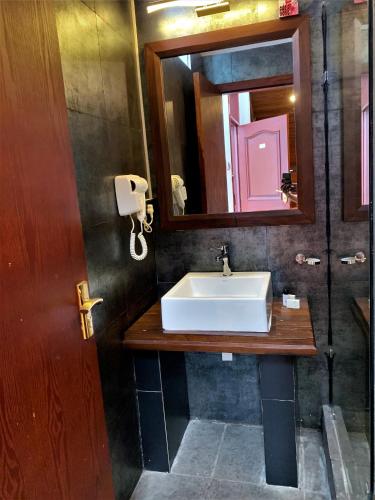 a bathroom with a sink and a mirror at Heaven Seven Nuwara Eliya in Nuwara Eliya