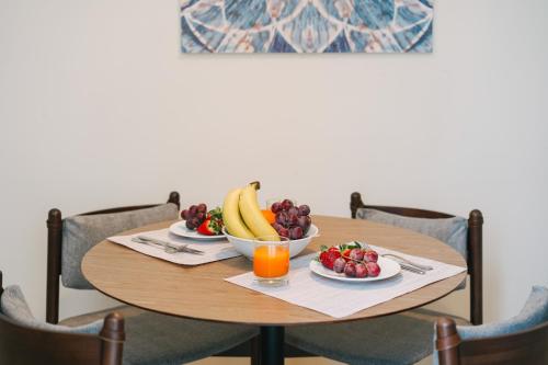 a wooden table with fruit on top of it at Debambú Atarazanas in Málaga