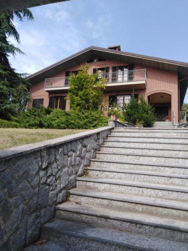 a building with stairs in front of a house at VILLA FERNANDO in Castagnole Lanze