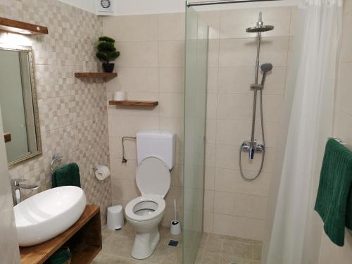 Un baño de Apartments Deak