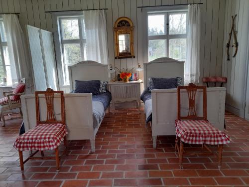 a living room with two beds and two chairs at Ängbacka in Rejmyre