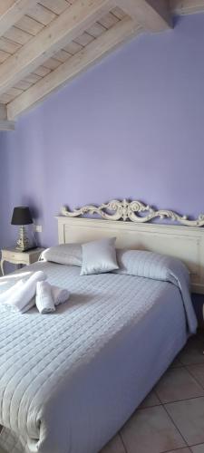 
Een bed of bedden in een kamer bij Le Rêve B&B
