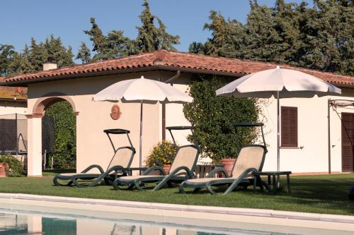 a group of chairs and umbrellas next to a pool at Poggio Sasseta in Montiano