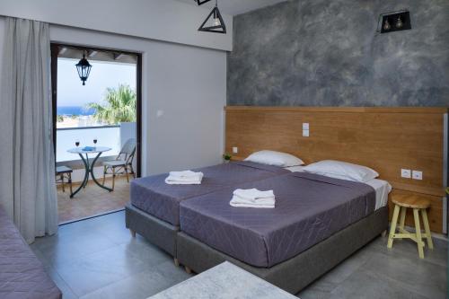 Postel nebo postele na pokoji v ubytování Nireas Hotel