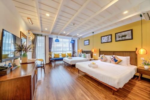 Postel nebo postele na pokoji v ubytování Son Trang Hotel Hoi An