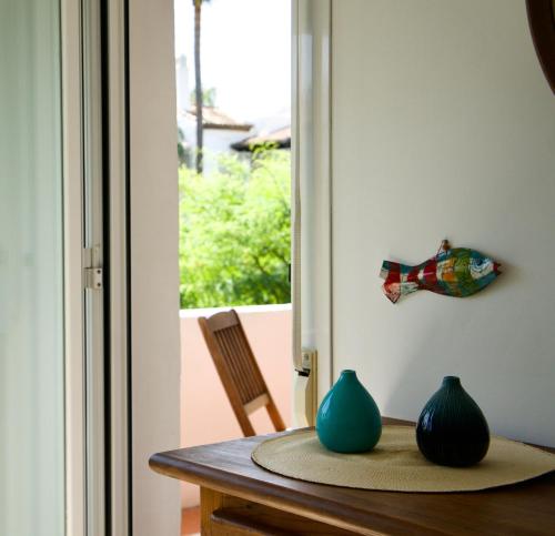 Beachfront Apartment - Pool - 2min to Beach - Free Parking & Fast WiFi
