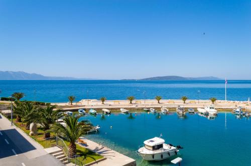 Apartments Ivica - Beachfront – Photos 2
