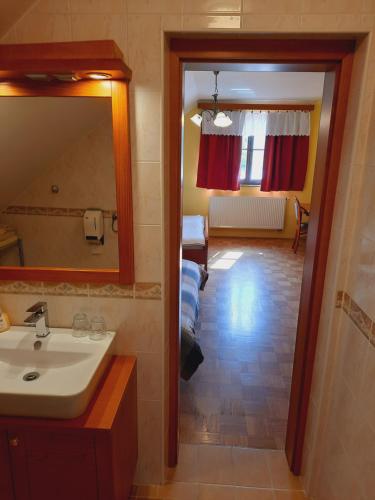 Salle de bains dans l'établissement Turistična Kmetija Puklavec