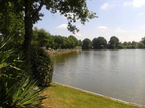 Gallery image of Camping OAKi in Mesnard-la-Barotière