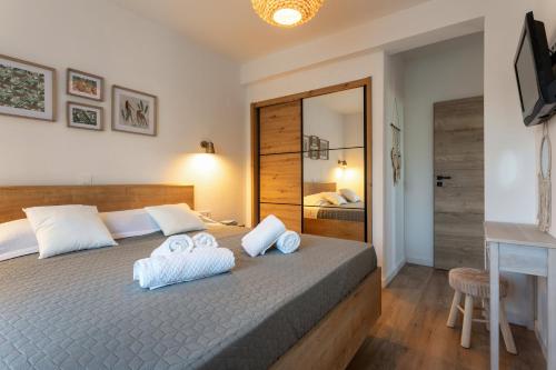 Ένα ή περισσότερα κρεβάτια σε δωμάτιο στο HANA Luxury apartment with sea view