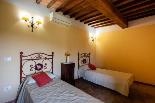 A bed or beds in a room at La Casina di Campagna