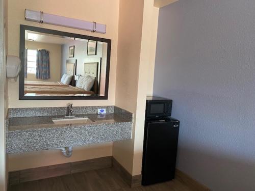 Koupelna v ubytování Texas Inn Seguin