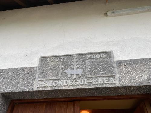 a sign on the side of a building at La Borda del Tío Nicolás - Selva de Irati in Aribe