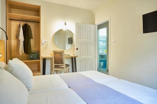 Ένα ή περισσότερα κρεβάτια σε δωμάτιο στο Sergiani Garden Hotel Apartments