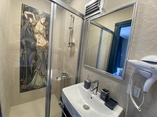 A bathroom at Cunda Villa Anka