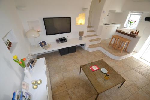 an overhead view of a living room with a television at Casaterramare in Ostuni