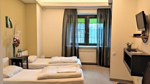 Postel nebo postele na pokoji v ubytování Hostel Helvetia Rooms Warsaw CITY CENTER and OLD TOWN