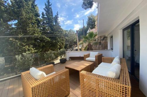 Ruang duduk di Beautiful designer home in Illetas