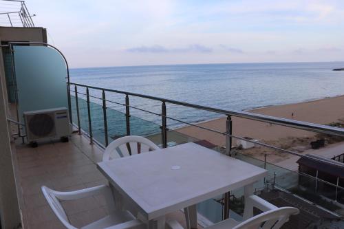 Gallery image of BEACH APARTMENT no 17 in Saints Constantine and Helena