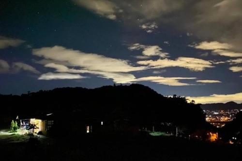 a view of a city at night at Un refugio en las montañas de Tabio in Tabio