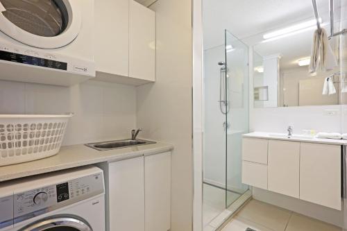 Kuchyň nebo kuchyňský kout v ubytování Headland Gardens Holiday Apartments