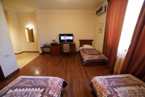 TV a/nebo společenská místnost v ubytování Syunik Hotel