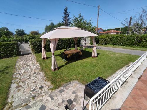 a patio umbrella with a table and a bench at La Mimosa Chic in Pietrasanta