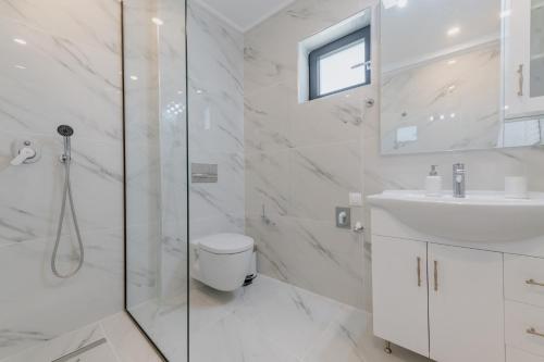 Ένα μπάνιο στο Swans Luxury Homes