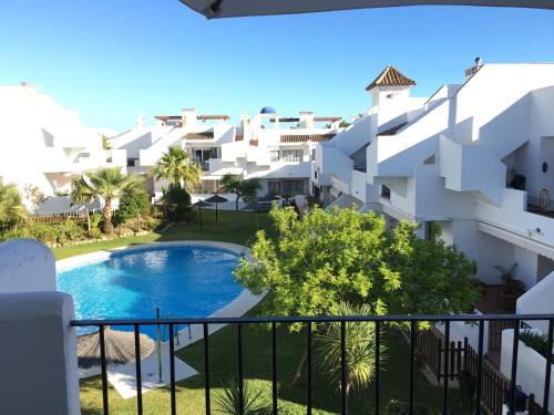 Vista de la piscina de Hacienda Golf Ático Islantilla o alrededores