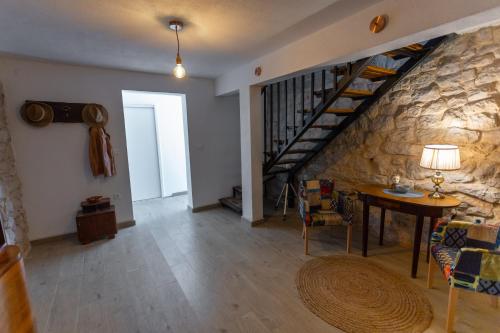 Φωτογραφία από το άλμπουμ του Charming stone house with private pool & jacuzzi - Holiday Home Vera σε Blato na Cetini