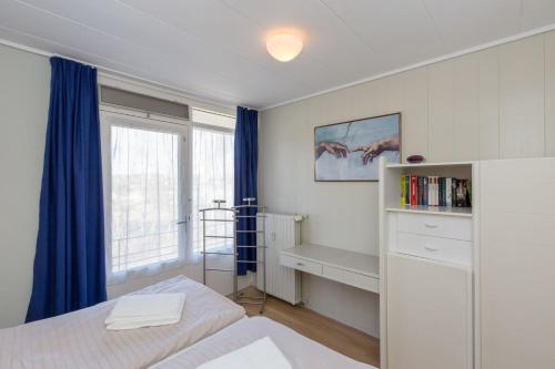a small bedroom with a bed and a window at Appartement - Burg van Woelderenlaan 100-23 - Vlissingen in Vlissingen