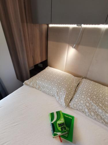 Postel nebo postele na pokoji v ubytování Guesthouse Braslovče - Celje