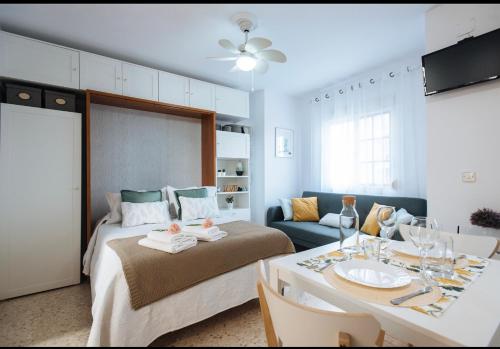Posteľ alebo postele v izbe v ubytovaní LyriosHomes Chipiona Beach