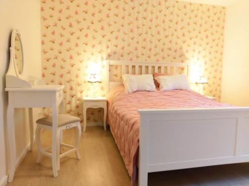En eller flere senge i et værelse på Romantic Style Apartment Titisee-Neustadt
