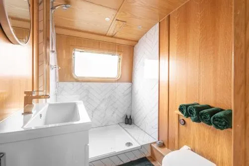 Edinburgh - Houseboats photo 32