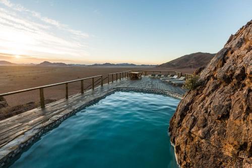 Swimmingpoolen hos eller tæt på Elegant Desert Camp