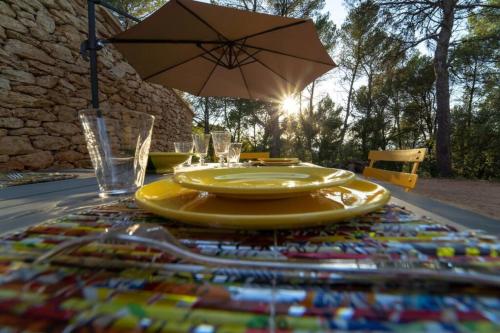 Φωτογραφία από το άλμπουμ του Stunning panoramic views and heated pool in Roussillon στο Roussillon