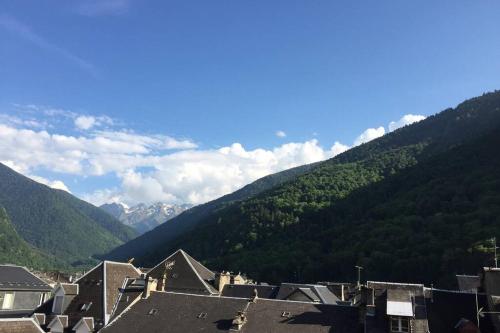 T2 Bis, calme, plein centre de Luchon, avec balcon et garage