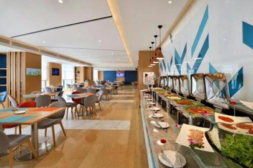 Holiday Inn Express Chengdu Tianhe, an IHG Hotel tesisinde bir restoran veya yemek mekanı
