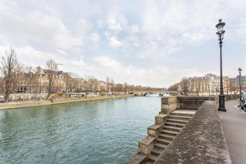 Cozy Apartment -2BR-6P- Cathédrale de Notre-Dame