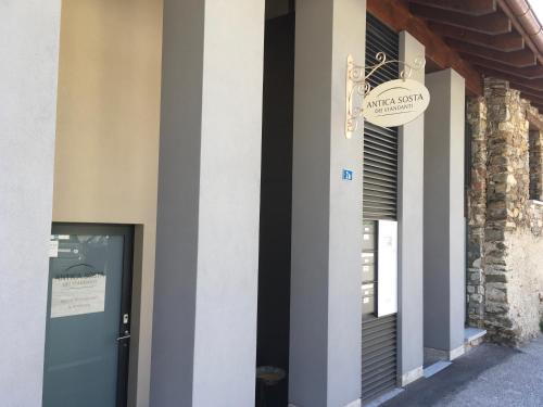 a building with a door and a sign on it at Antica Sosta dei Viandanti in Cadenazzo