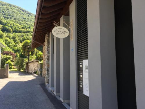 a sign on the side of a building at Antica Sosta dei Viandanti in Cadenazzo