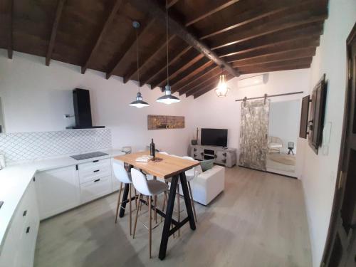 Μια τηλεόραση ή/και κέντρο ψυχαγωγίας στο Villa Aura