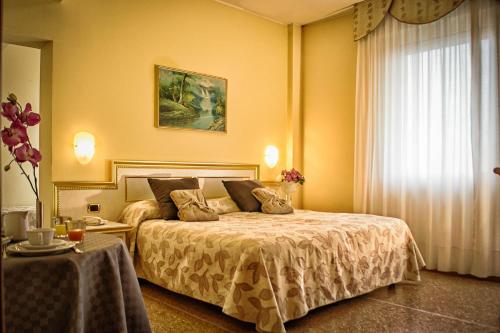 Postel nebo postele na pokoji v ubytování Hotel Internazionale Terme